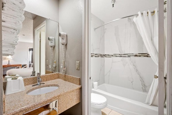 DOWNTOWN SLO INN - SAN LUIS OBISPO image 22